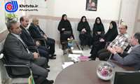 نشست مشترک به منظور اجرای طرح "هر دانش اموز یک مهارت " با حضور "محمد محکم کارشناس آموزش و پرورش" و جمعی از مدیران مدارس و هنرستانهای خلیل آباد با "رجبیون مسئول آموزش و طاهریان مسئول آموزشگاههای آزاد مرکز آموزش فنی و حرفه ای خلیل آباد 