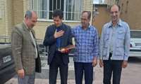 تقدیر از خدمات ارزشمند آقای سید حسین موسوی در طی ۸ سال خدمت صادقانه در مرکز شهید صیاد شیرازی مشهد توسط علی افچنگی رئیس این مرکز آموزشی و جمعی از همکاران مرکزآموزش فنی وحرفه ای شهیدصیادشیرازی مشهد 